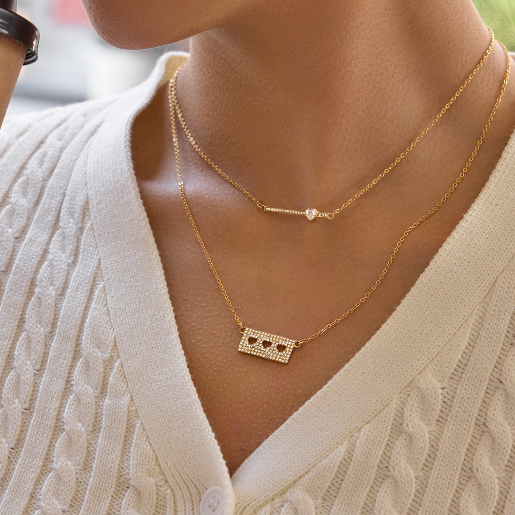 Collana Minimalista da Donna a Forma di Cuore in Acciaio Inossidabile con Placcatura in Oro PVD Sottovuoto, con Chiusura a Medaglione e Catena per la Stratificazione