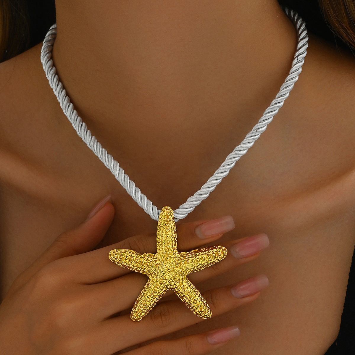 Collar con colgante de estrella de mar minimalista de aleación de zinc con acabado chapado en cadena de cuerda trenzada para estilo veraniego unisex