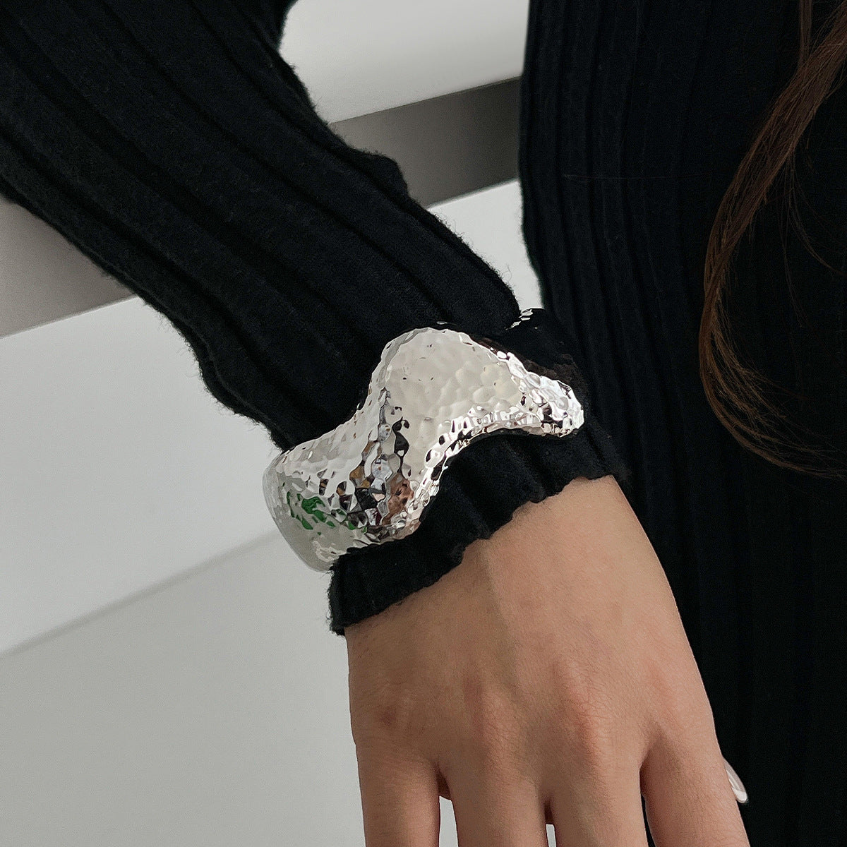 Luxury Plated Alloy Irregular Wave Spring Bangle Bracelet Set