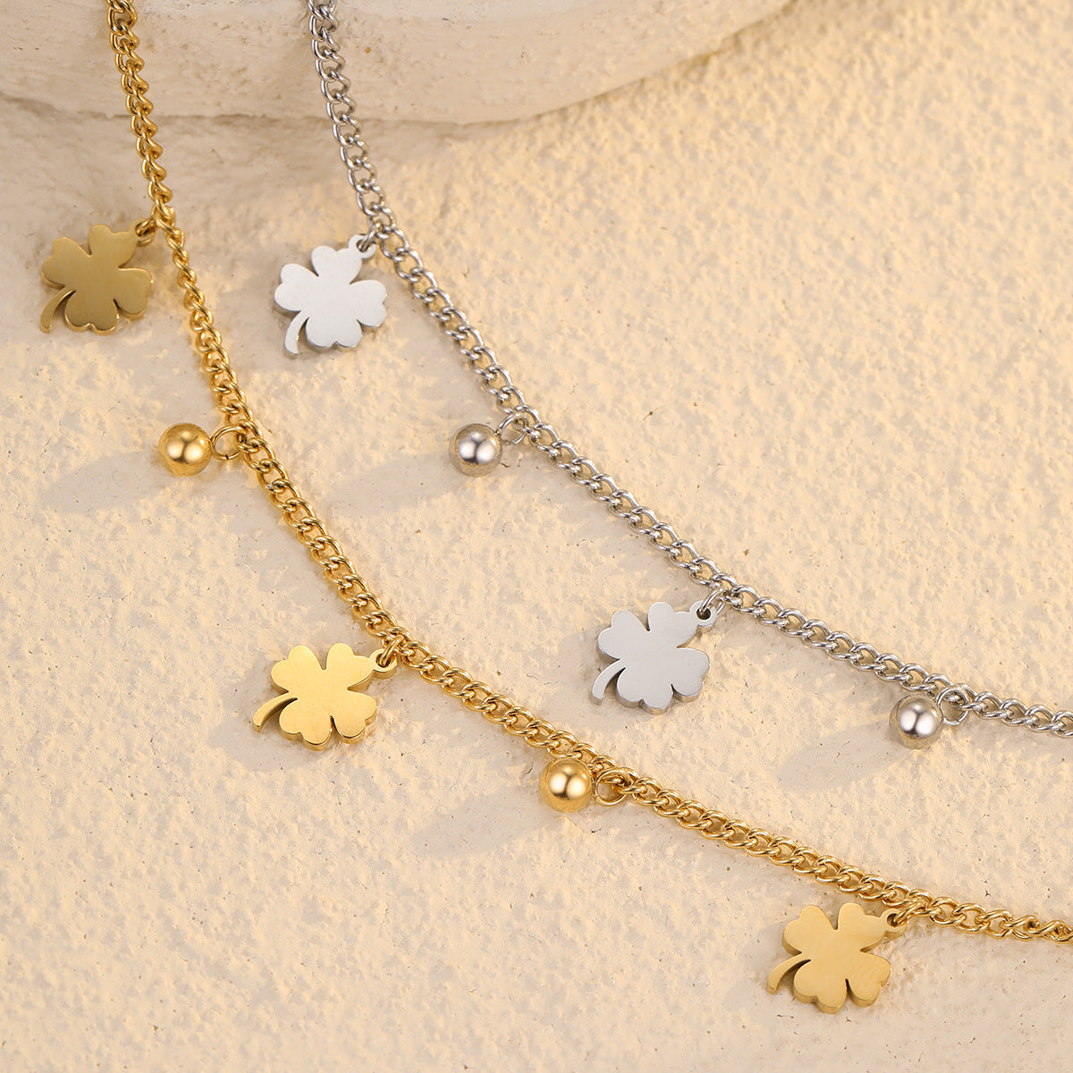 Fashionable OL Style Clover-Shaped Titanium Steel Bracelet with Plating Finish for Women