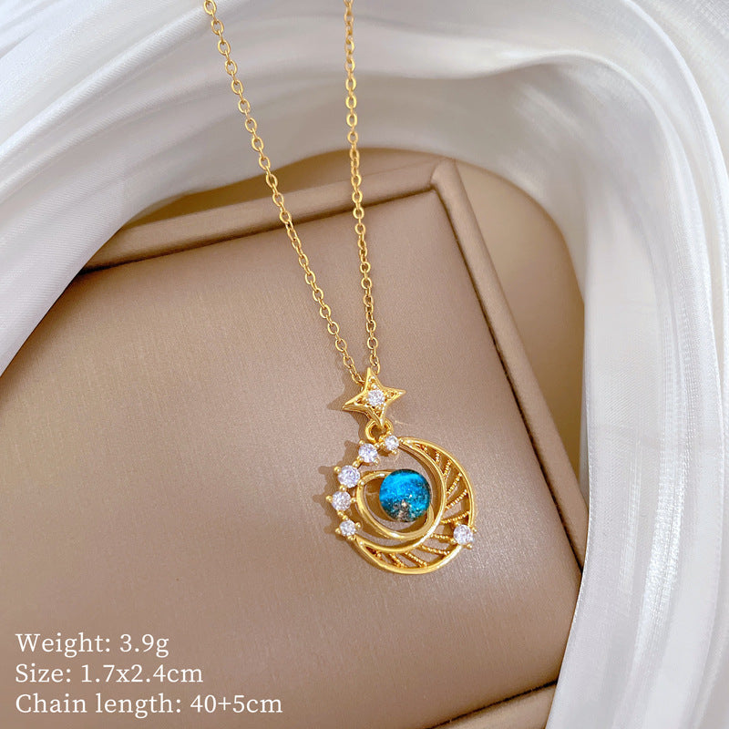Collar con colgante de estrella y luna estilo dibujo animado de acero de titanio con incrustaciones de diamantes de imitación para mujeres y hombres