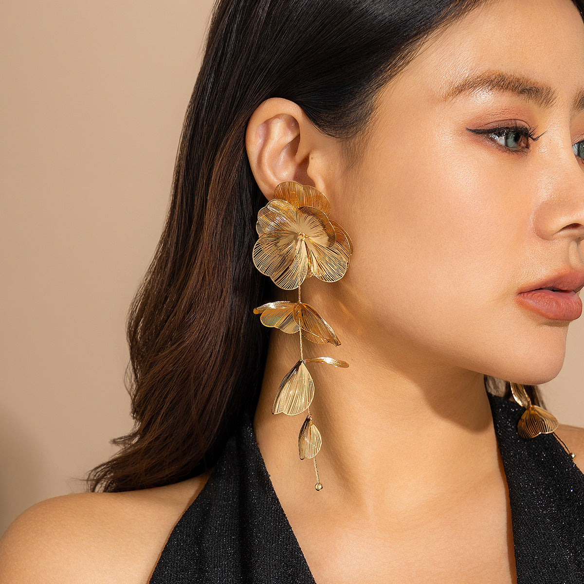 Sweet and Edgy Silver-Ginkgo Leaf Floral Geometric Stud Earrings with Pearl-Like Dangling Accents