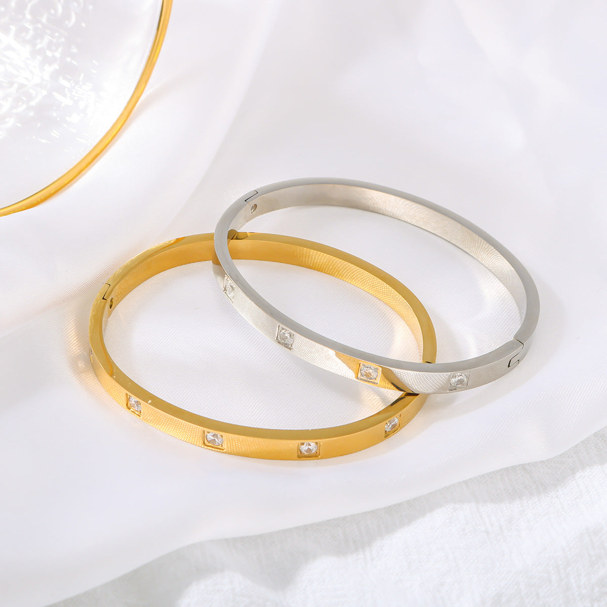 Minimalist Stainless Steel Rhinestone-Set Bracelet for Women with Gold Plating and Irregular Design