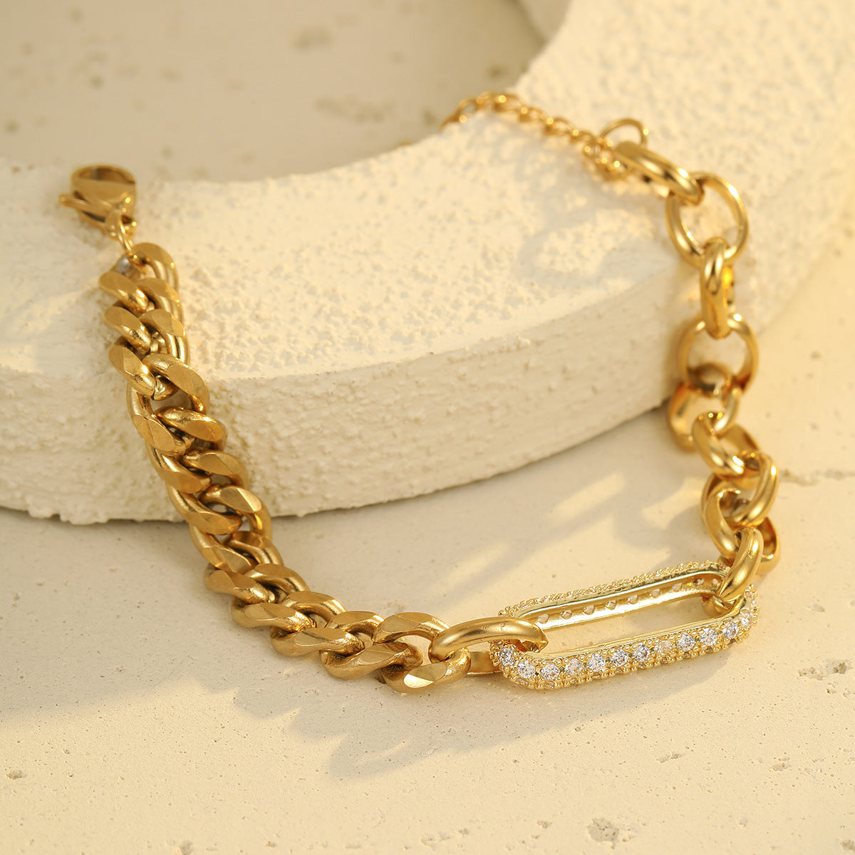 Fashionable Minimalist Star-Shaped Stainless Steel Bracelet with Plating Finish for Women