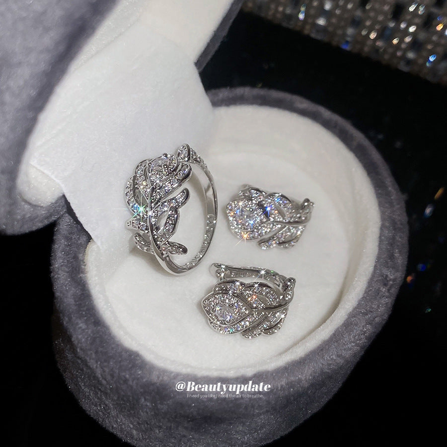 Anello aperto minimalista di lusso e set di ear cuff in foglia di rame con intarsio di zirconi per donna