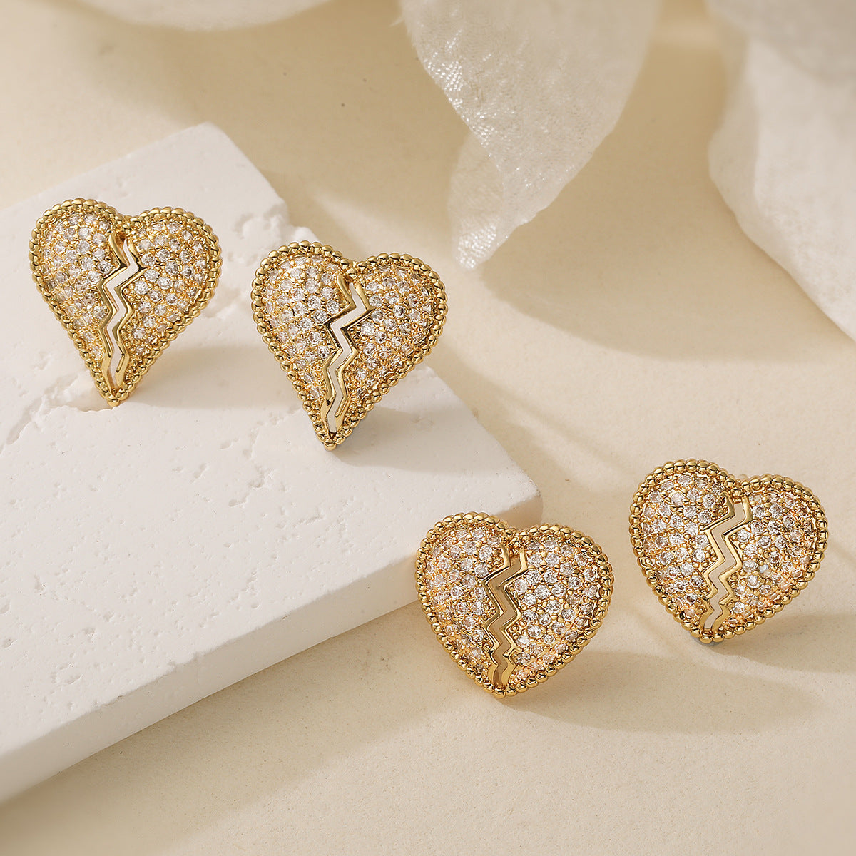 Minimalist Luxury 18K Gold Plated Brass Heart Cubic Zirconia Stud Earrings for Women