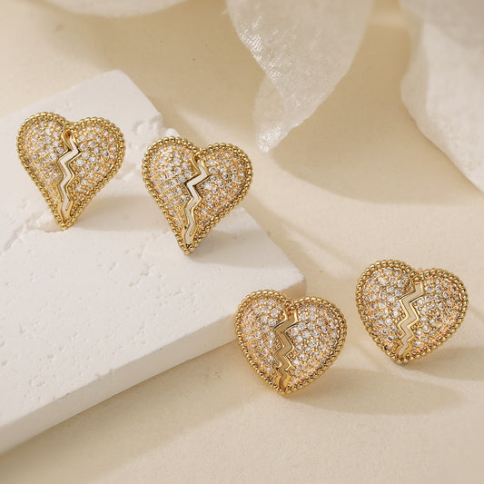 Minimalist Luxury 18K Gold Plated Brass Heart Cubic Zirconia Stud Earrings for Women