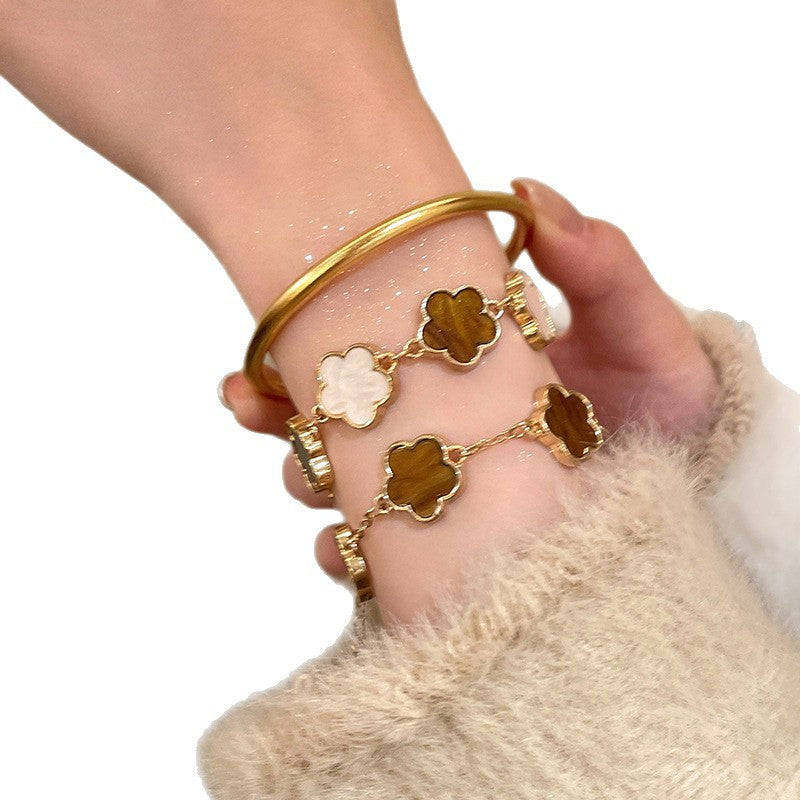 Elegant Floral Enamel Bracelet for Women in Alloy with Vintage Minimalist Style