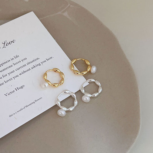 Orecchini a perno geometrici minimalisti a forma di lettera in argento sterling 925 con perle quadrate arrotondate
