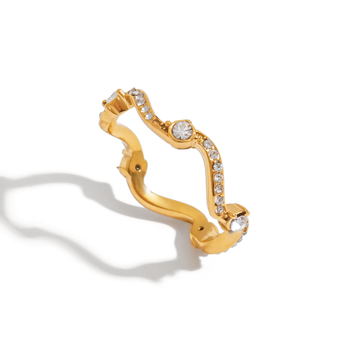 Anillo geométrico de acero inoxidable con incrustaciones de diamantes de imitación y acabado chapado para mujer, joyería de moda lista para la oficina