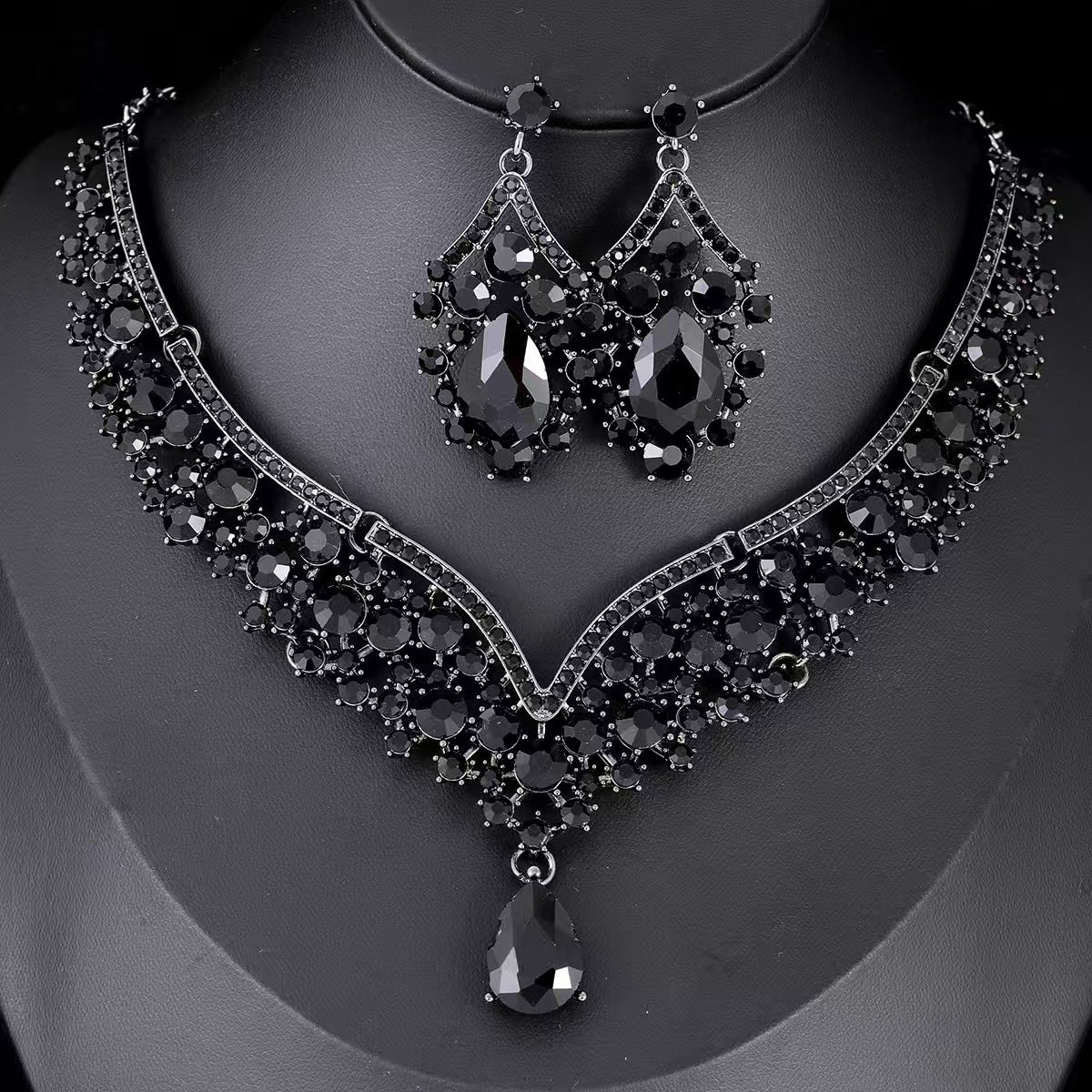 Elegant Heart and Teardrop Shaped Rhinestone Pendant Necklace Set with Electroplated O-Chain, Earrings and Bracelet for Women
