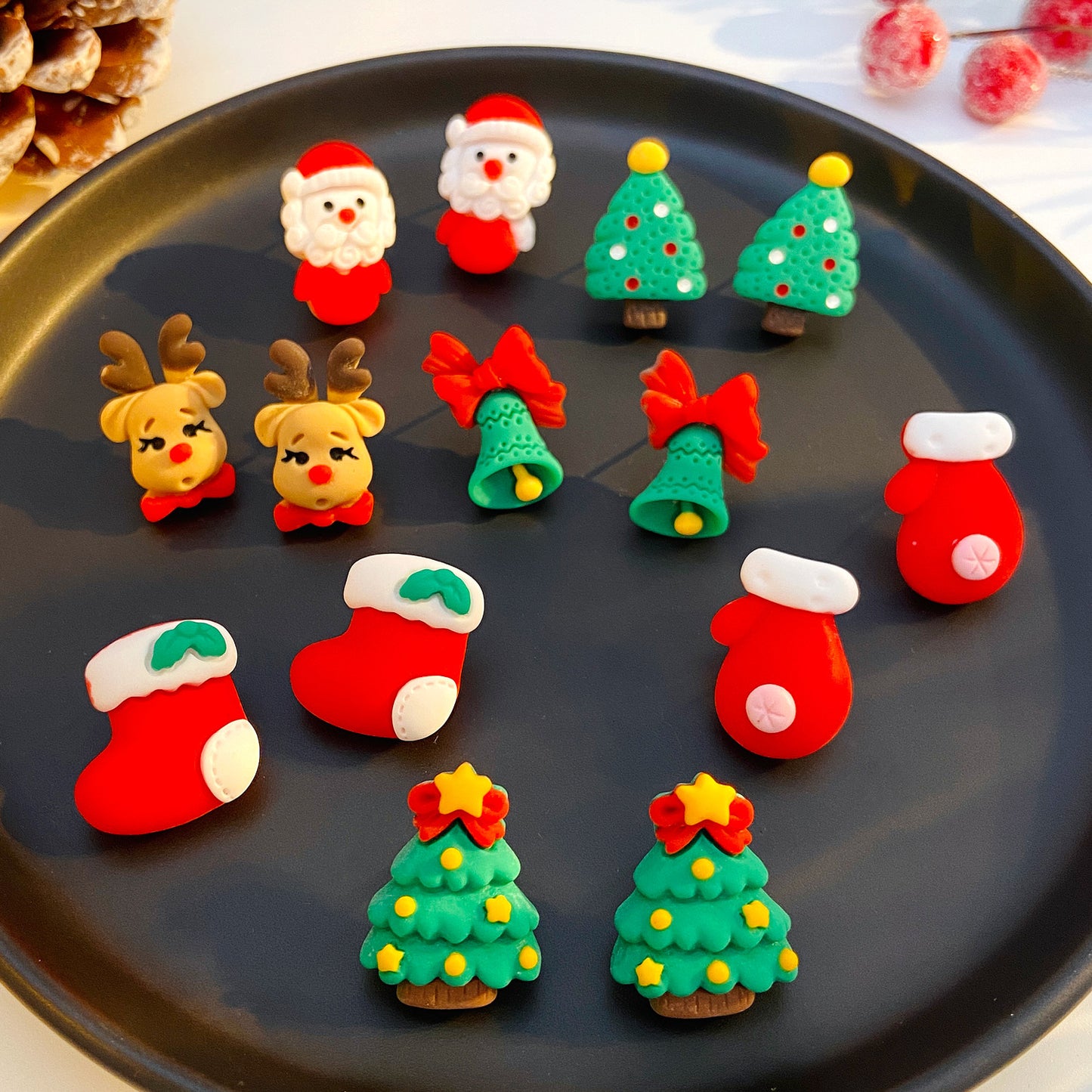 Aretes de resina con diseño de Árbol de Navidad, Papá Noel, Campana, Guantes, Botas y Reno con acabado chapado, para mujer
