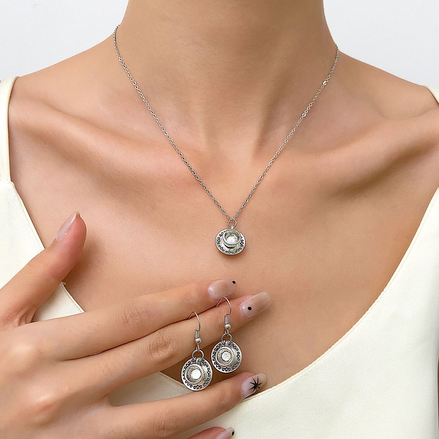 Minimalist Women's Alloy Pendant Necklace and Earrings Set with Tooth Cup Balloon Motifs Electroplated Finish