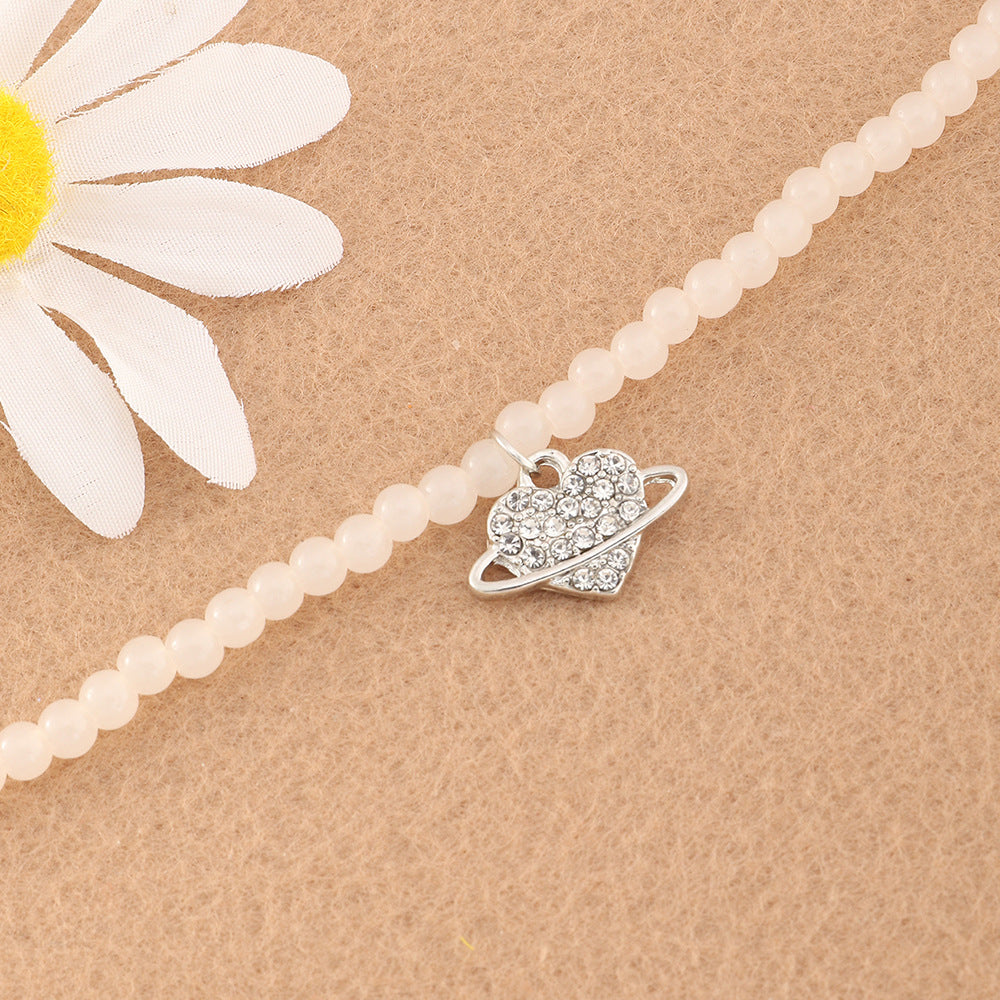 Collana con ciondolo a forma di cuore e pianeta in stile minimalista per ragazze, con perline in resina e intarsi in strass su catena a maglie tonde