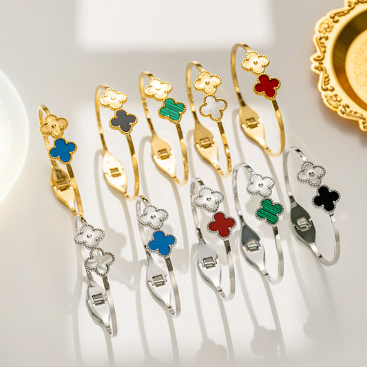 Bracciale Minimalista da Donna in Acciaio al Titanio con Quadrifoglio, Finitura Lucida e Apertura Regolabile