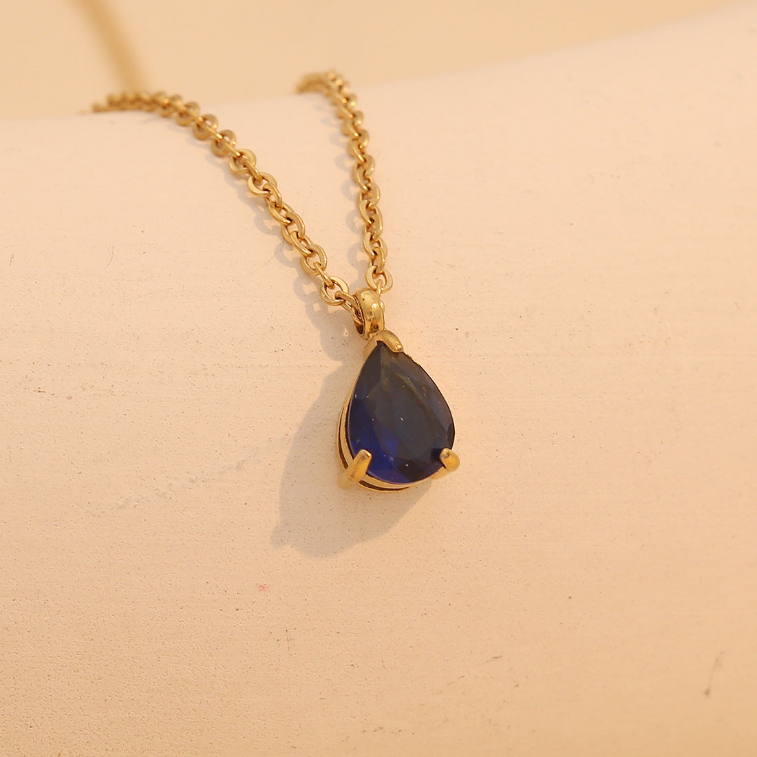 Collana con pendente da donna in acciaio inossidabile a forma di goccia d'acqua, placcata e alla moda