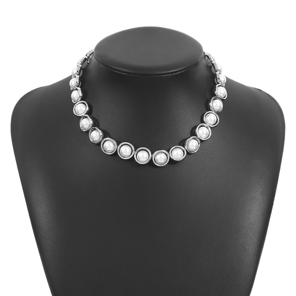 Elegante Collana con Colletto di Perle Vintage da Donna con Pendente a Forma Geometrica in Perle Imitazione su Catena di Perle