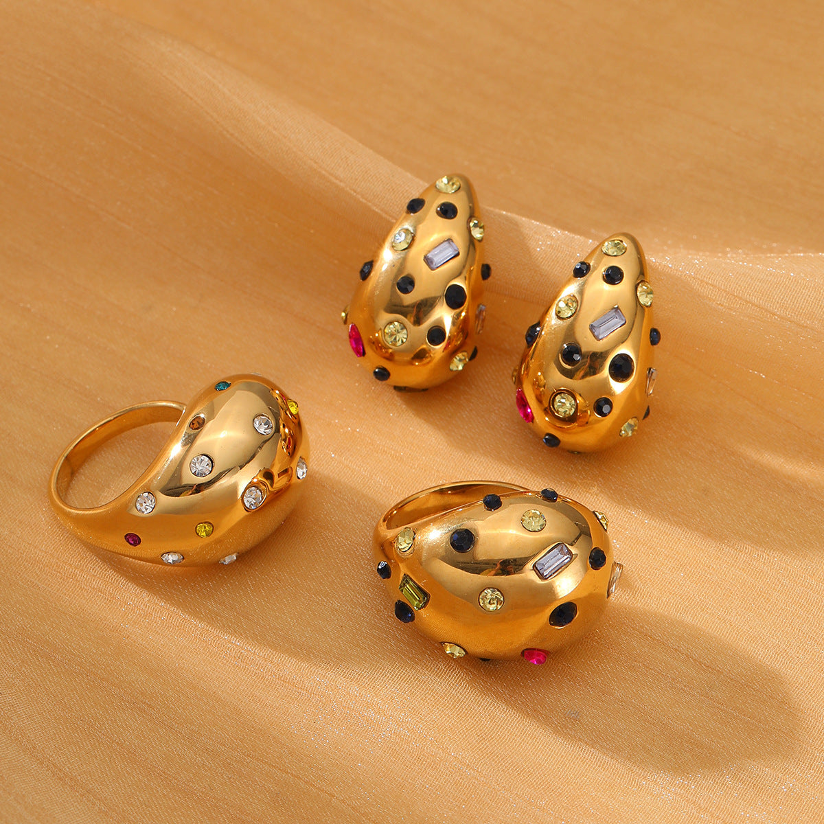 Pendientes de acero inoxidable a la moda con forma de gota de agua con incrustaciones de pedrería y chapado al vacío en oro de 18K para mujer