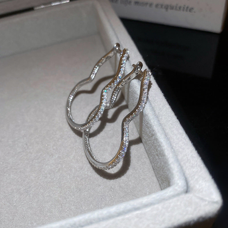 Orecchini floreali minimalisti con perle, perno in argento sterling 925 e strass, da donna