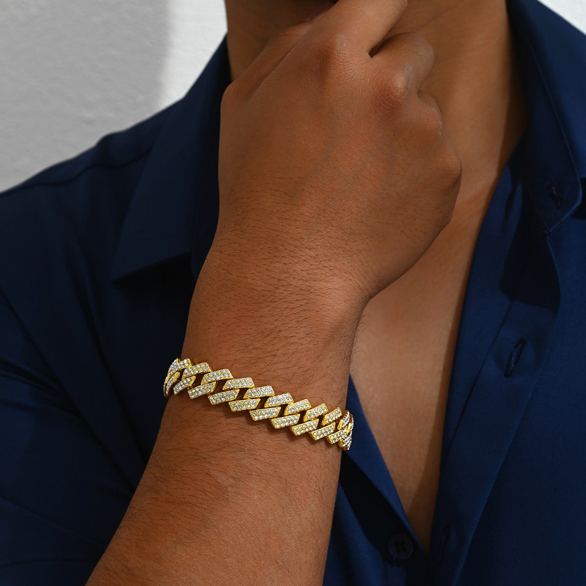 Minimalist Geometric Rhinestone-Set Alloy Bracelet for Men with Diamond-Inlaid Rhombus and U-Shaped Links