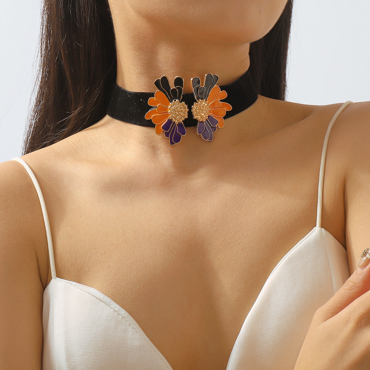 Collana pendente floreale da donna dolce e grintosa con finitura in smalto su base in lega con design geometrico a catena per clavicola