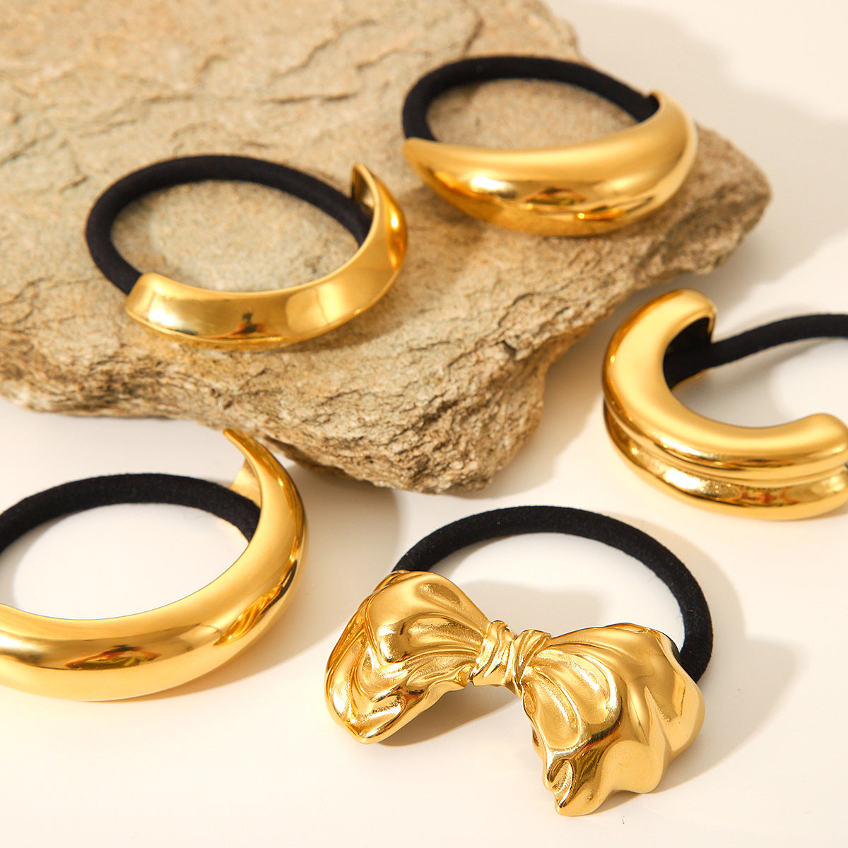 Fascia per capelli con fiocco curvo in acciaio inossidabile placcato oro 18K in stile Ins alla moda