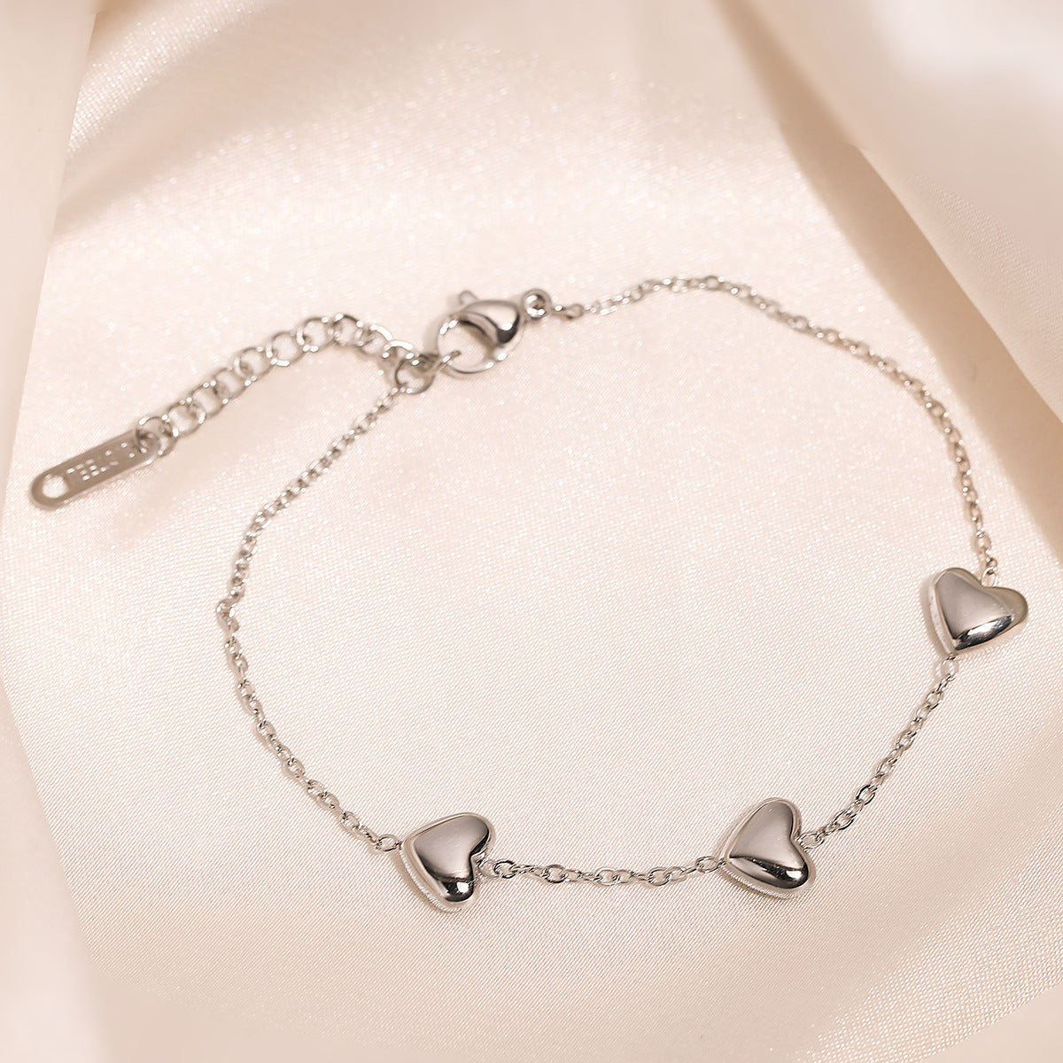 Minimalist Heart-Shaped Stainless Steel Bracelet for Women with 18K Gold Plating, Hypoallergenic and Fade-Resistant