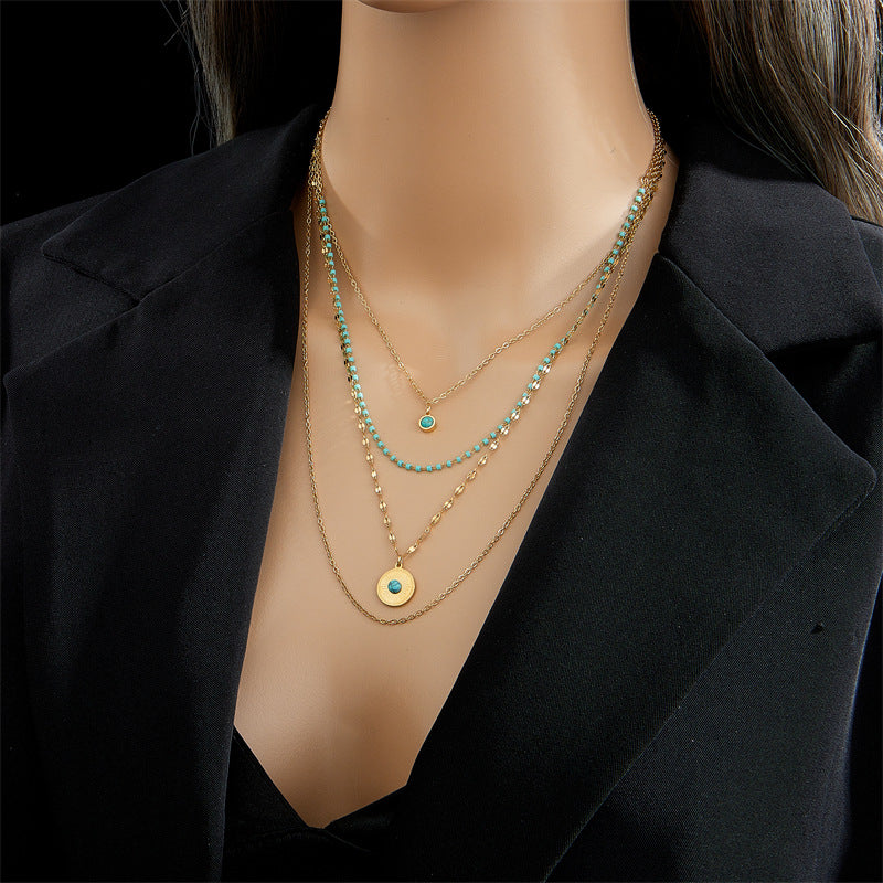 Collana con Pendente Minimalista Geometrica Irregolare in Acciaio al Titanio con Intarsio Turchese e Finitura Placcata per Donne