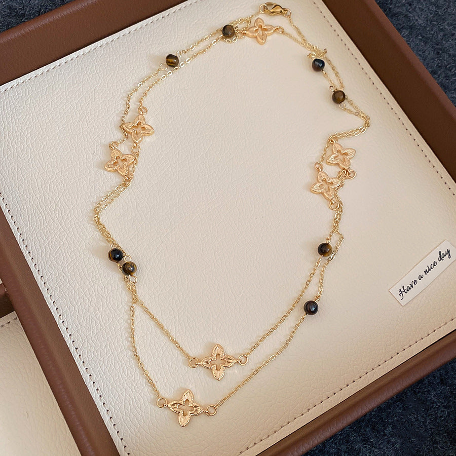 Collana pendente floreale da donna minimalista ed elegante con occhio di tigre e perle, in lega placcata oro, stile catena per maglione, per tutti i giorni