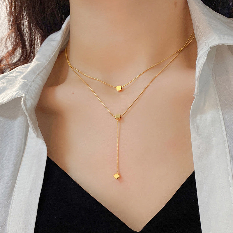 Collana a strati minimalista geometrica in acciaio titanio placcato per donne e uomini, girocollo con pendente quadrato alla moda