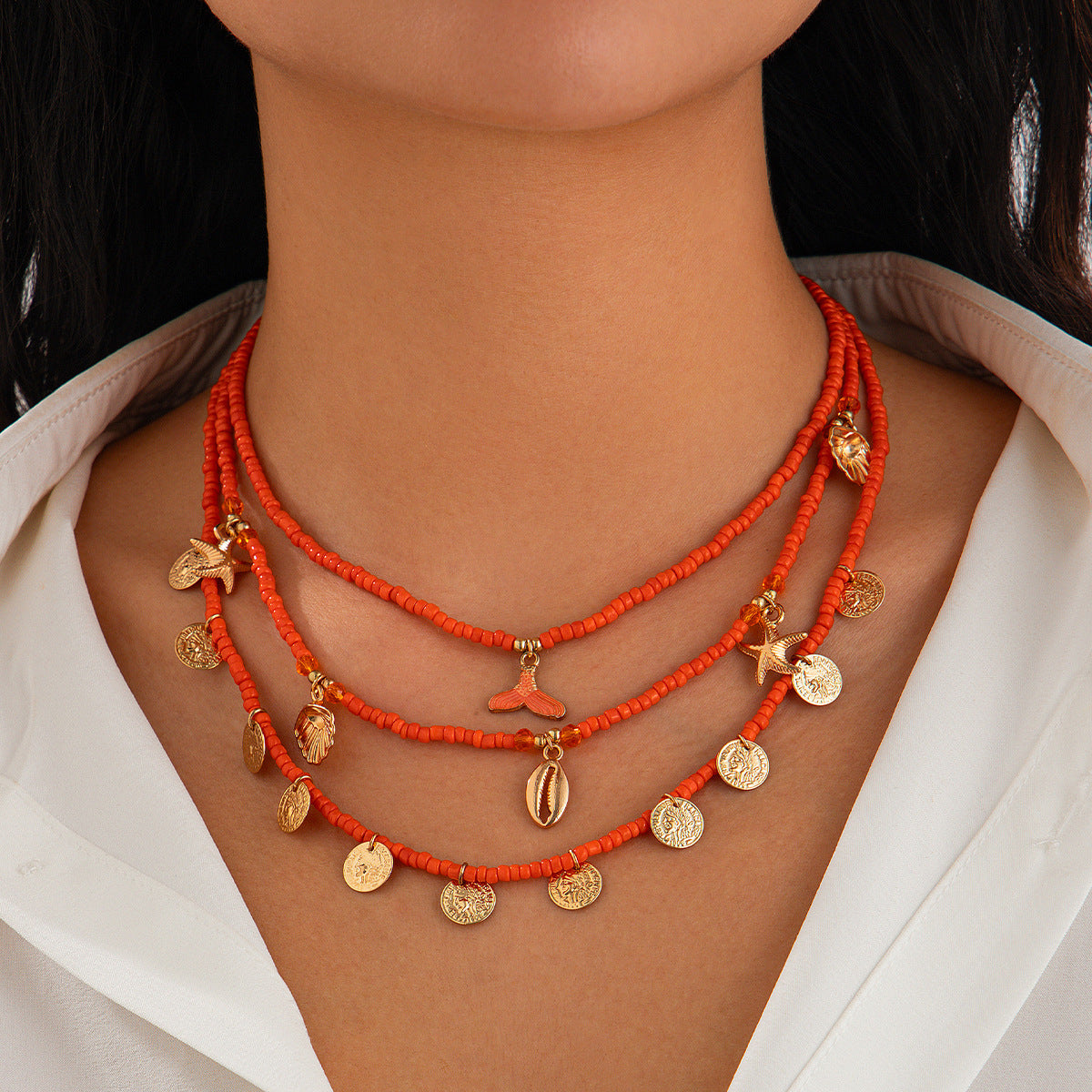Collana con ciondolo a stella etnica e forme geometriche in lega per donna con finitura placcata, design a coda di pesce, paillettes, conchiglie, stelle marine e catena multistrato di perline