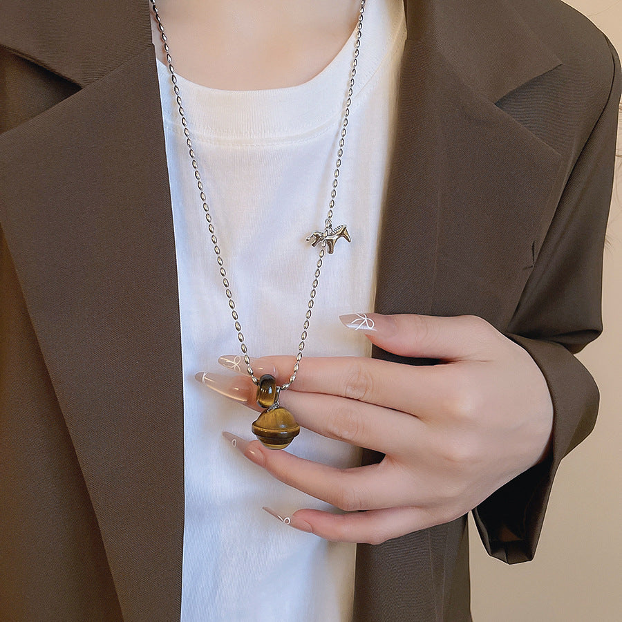 Collana pendente occhio di tigre in stile retrò con design geometrico da donna, catena a maglie color oro, accessorio minimalista di lusso