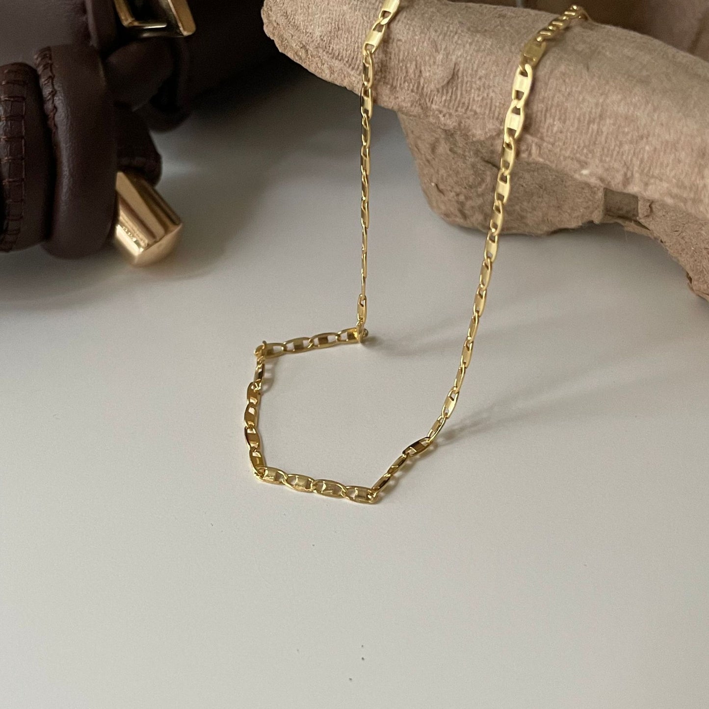 Collana Minimalista con Sfera Geometrica in Argento Sterling 925 Placcata Oro