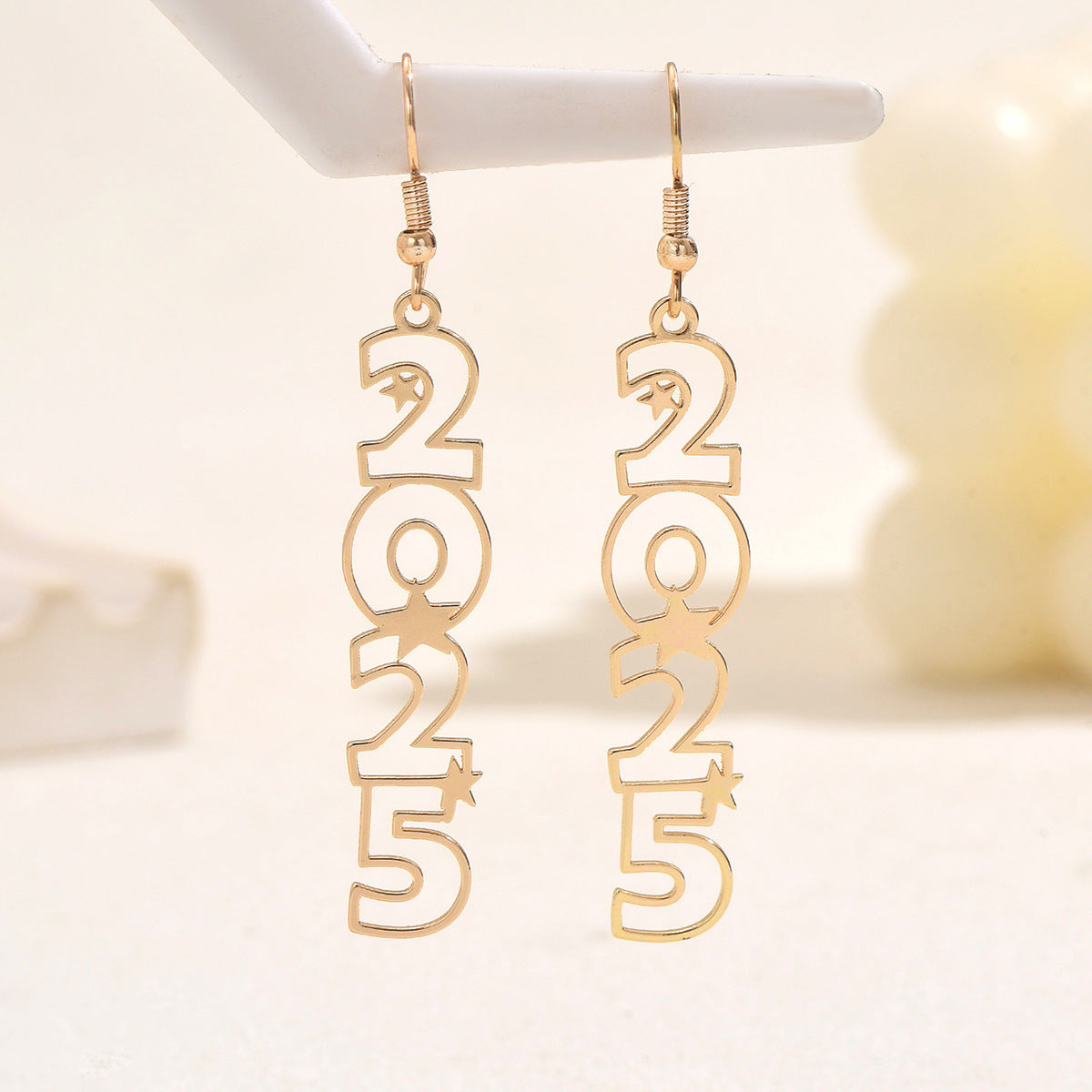 Pendientes minimalistas geométricos de números para mujer en aleación de zinc bañada en oro con postes de acero inoxidable