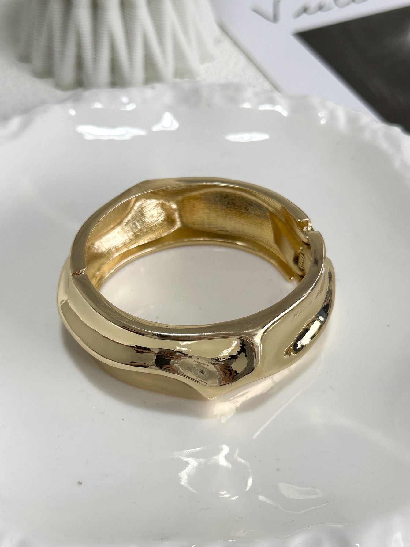 Bracciale vintage in lega smaltata geometrica