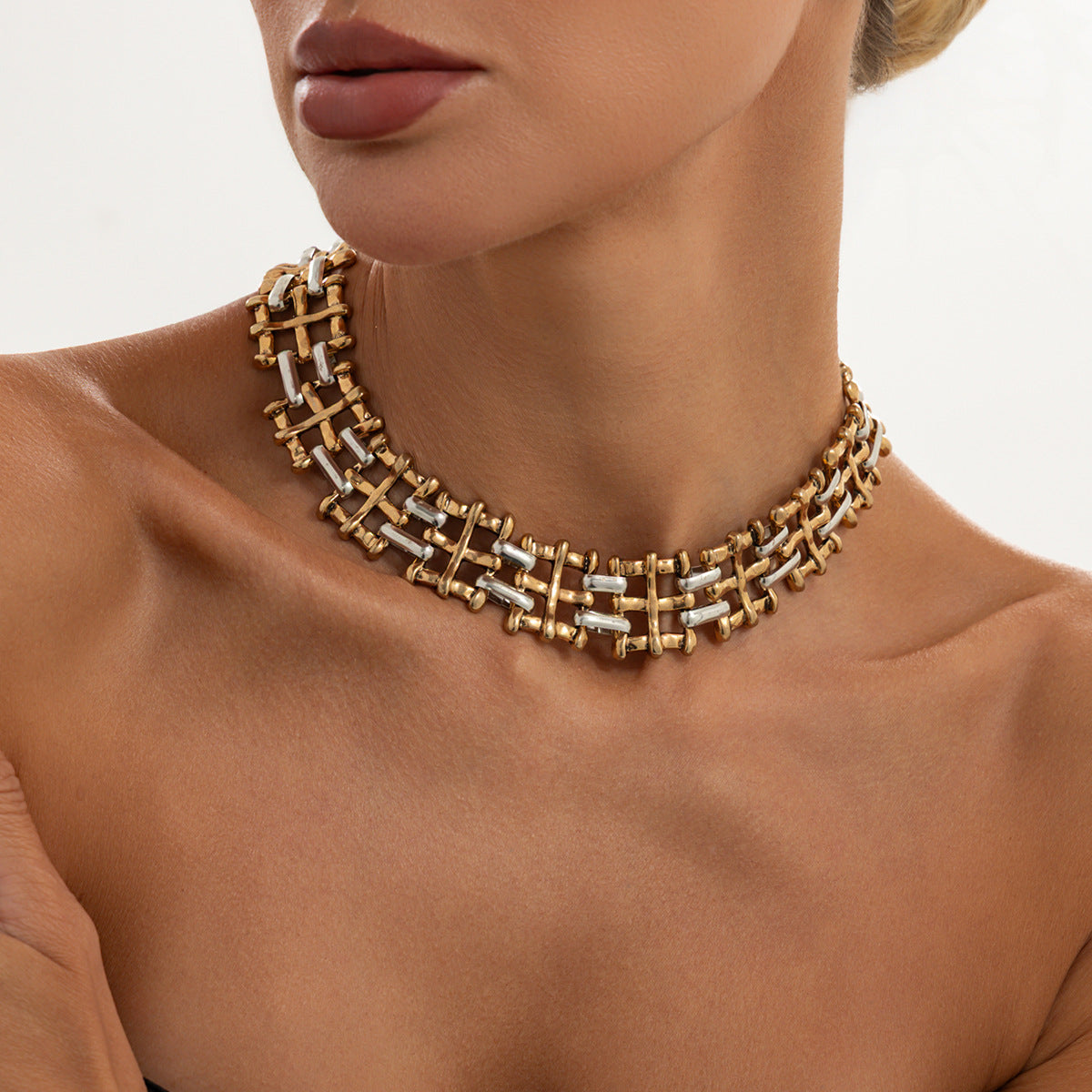 Minimalist Luxury Geometric Hollow Zinc Alloy Plated Necklace