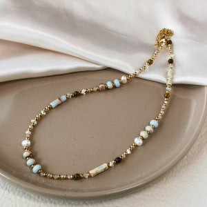 Collana Sweet Dopamine con perle barocche in lega di zinco con finitura placcata e ciondolo geometrico, delicata catena a clavicola da donna
