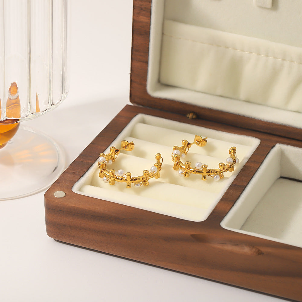 Minimalist Geometric Stainless Steel C-Shaped Earrings with Pearl Inlay Vacuum-Plated in 18K Gold for Women