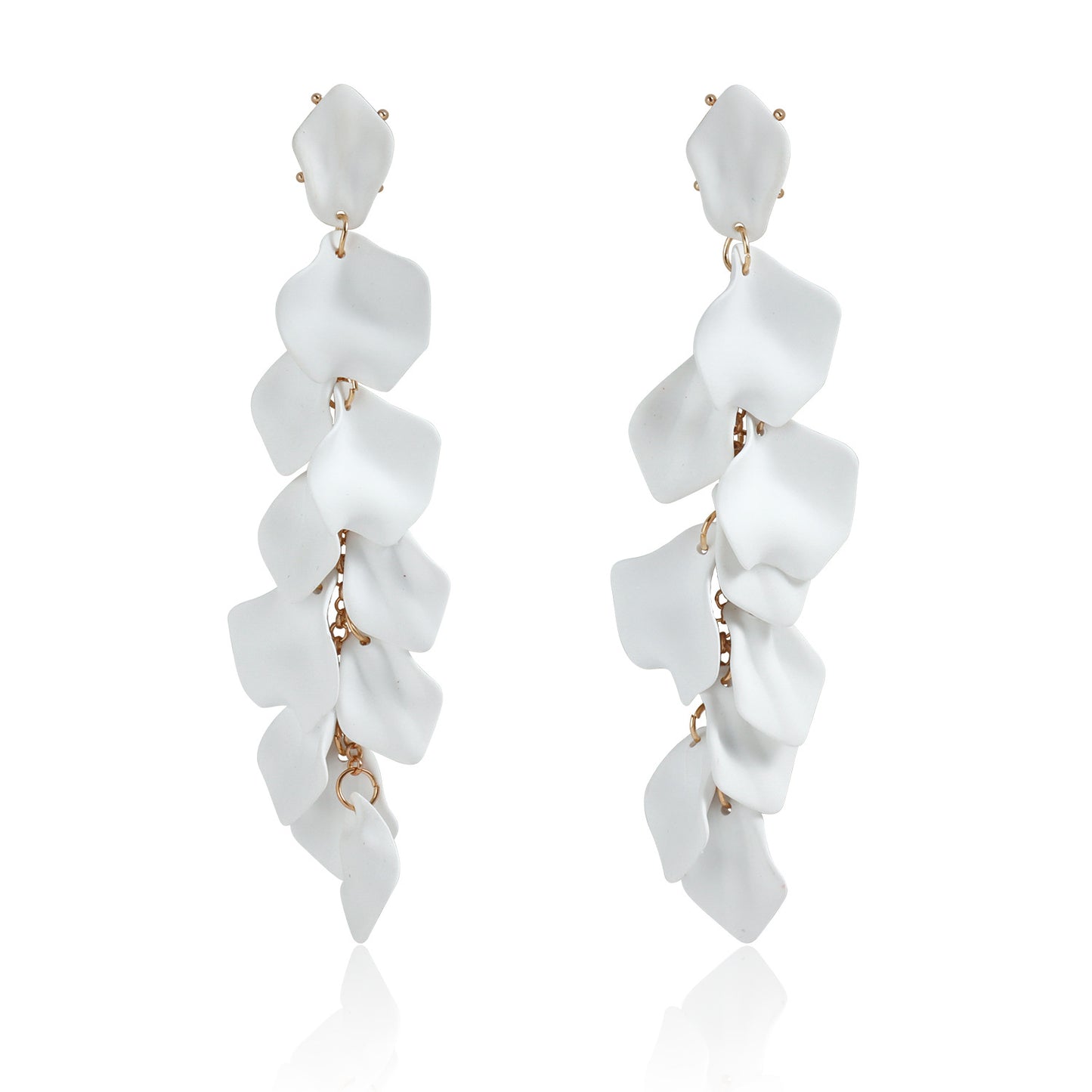 Elegant Floral-Petal Shaped Zinc Alloy Stud Earrings with Plated Finish for Women Vintage and Artistic Style