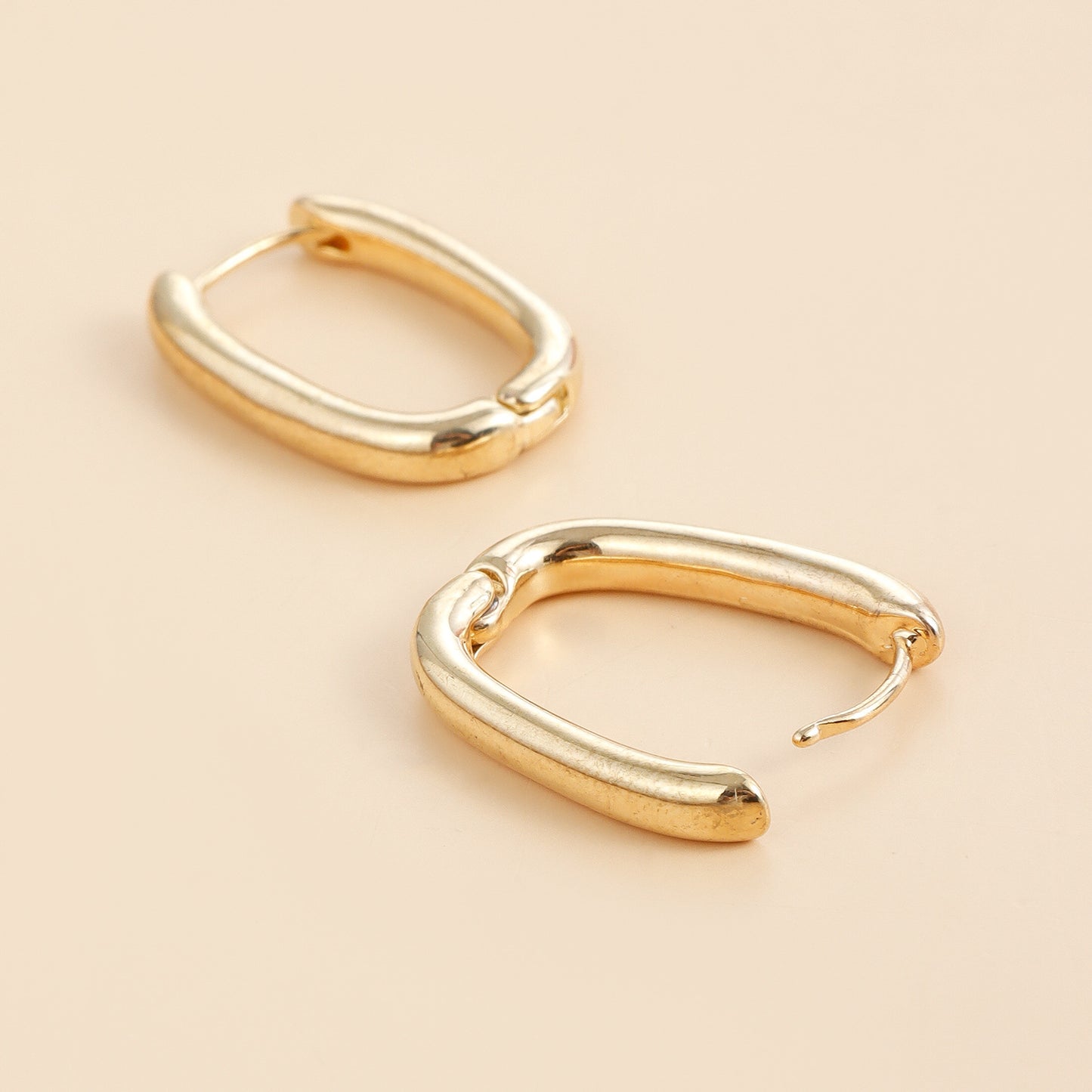 Vintage-Style U-Shaped Alloy Ear Cuffs with Plated Finish for Women