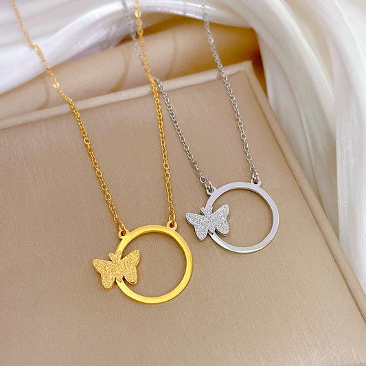 Collar con colgante de mariposa geométrica minimalista para mujer en acero de titanio con chapado en oro y delicada cadena para la clavícula