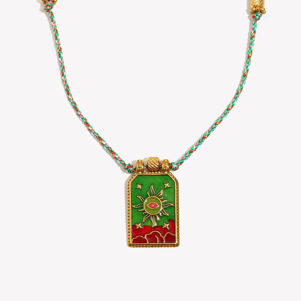 Collana con Pendente Minimalista Geometrico a Forma di Sole Tarocco in Acciaio Inossidabile Placcato Oro 18K con Dettaglio in Smalto su Cordino Regolabile