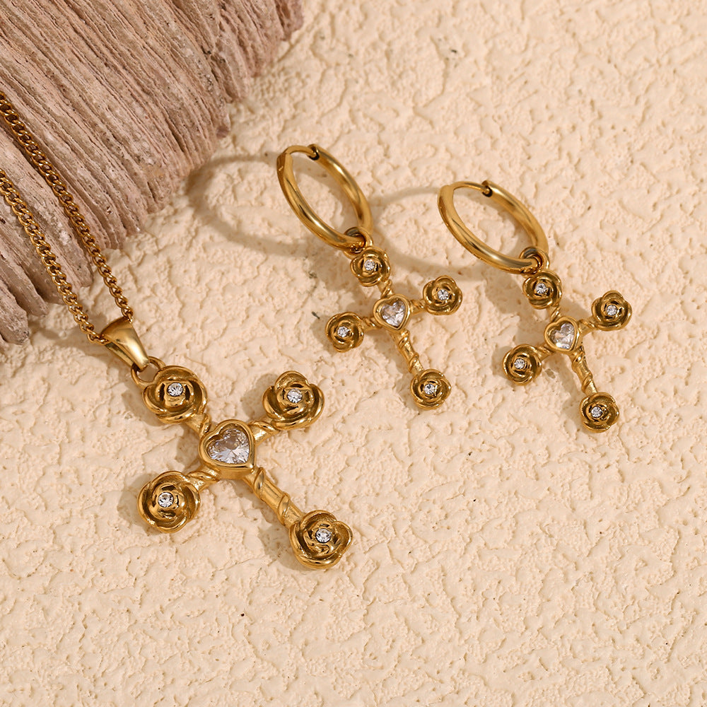Collana con Pendente a Croce da Donna Stile Vintage in Acciaio Inossidabile con Placcatura in Oro 18K e Strass Bianchi
