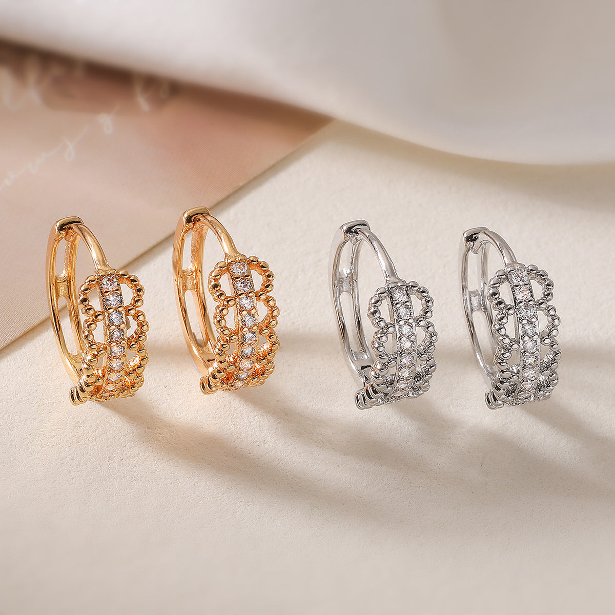 Orecchini a cerchio geometrici minimalisti in rame placcato oro 18 carati con zirconi, da donna