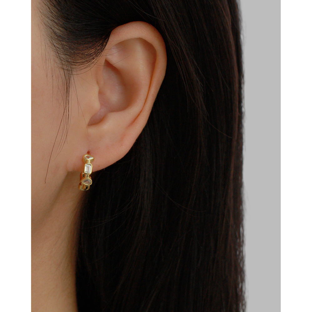 Pendientes de aro de plata de ley 925 con circonita cúbica de corazón geométrico para mujer