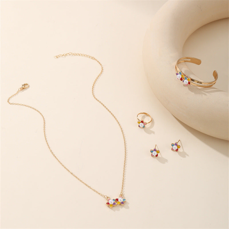 Set di collana, orecchini, bracciale e anello in lega con ciondolo floreale minimalista per ragazze