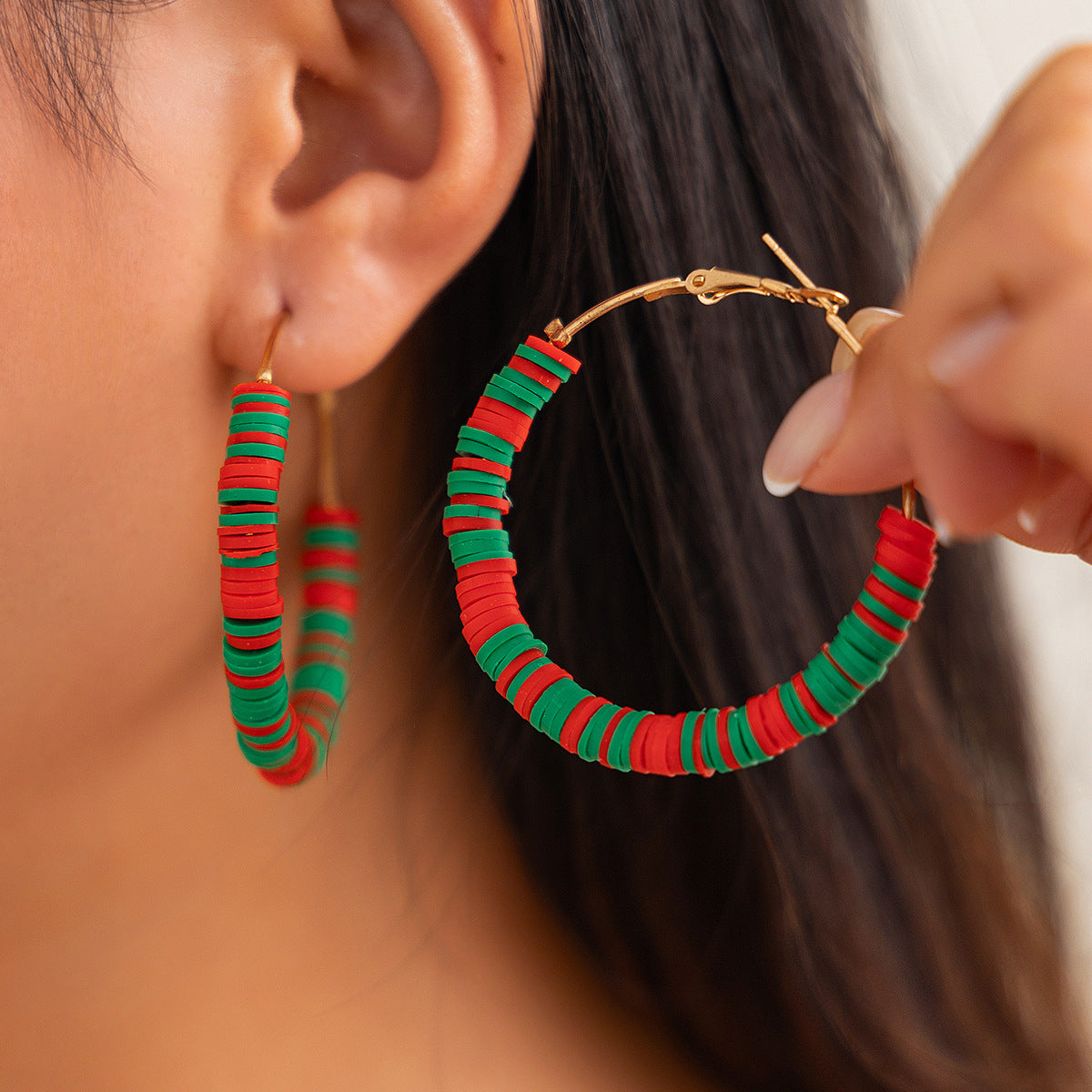 Pendientes de aro geométricos de cerámica con temática navideña y colgante de Papá Noel para mujer