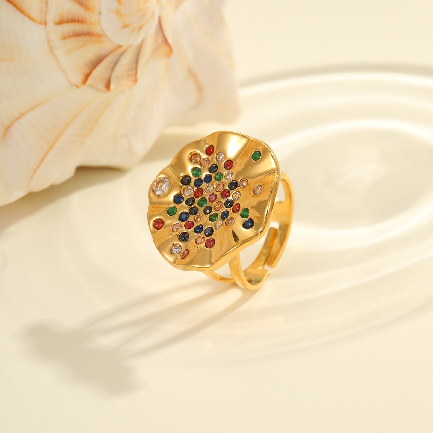 Anillo de titanio geométrico minimalista con incrustaciones de diamantes de imitación y acabado chapado, banda abierta ajustable para mujer