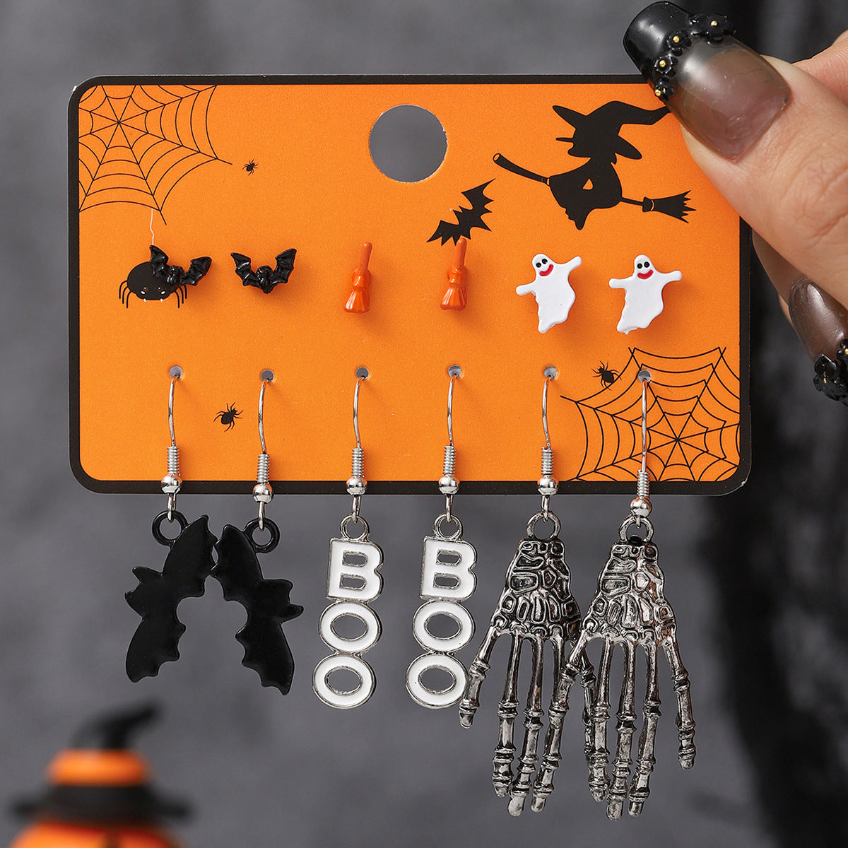 Juego de pendientes de tuerca de calabaza, fantasma y murciélago de Halloween estilo caricatura oscura en aleación con postes de acero inoxidable
