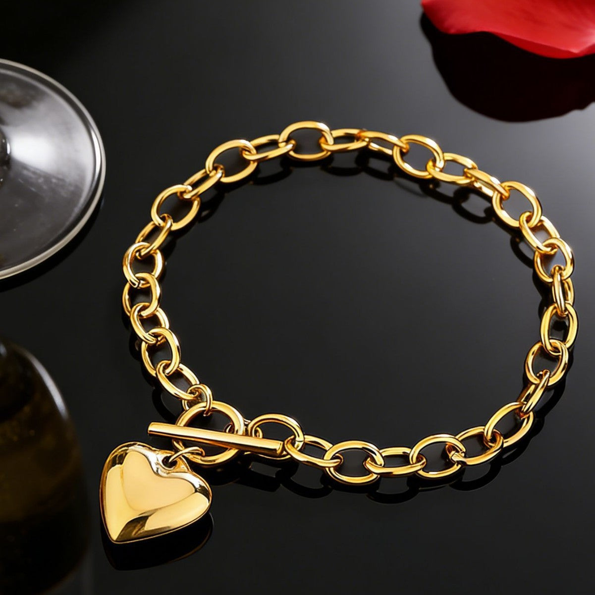 Elegante pulsera de acero inoxidable con forma de corazón para mujer con acabado chapado en oro de 18 quilates y cierre de palanca
